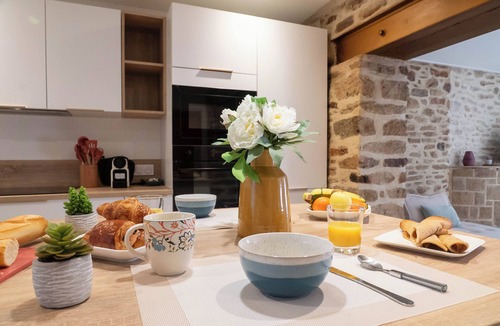 Quimper Apartment | Breton Escape – Luxury Apartment with Balneo Spa in Central Quimper