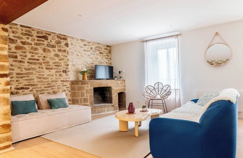 Quimper Apartment | Breton Escape – Luxury Apartment with Balneo Spa in Central Quimper