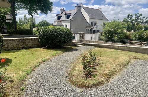 Guerlesquin House | Breton house between land and sea