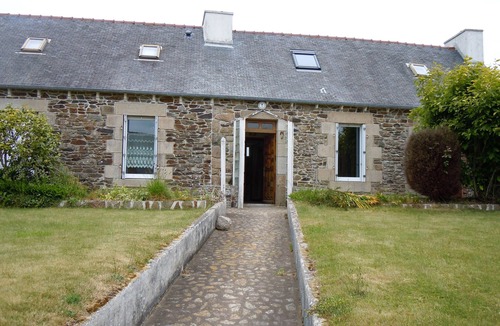 Pleumeur-Gautier House | Breton longère kergall