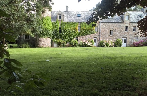 Plougasnou House | Breton manor house with riverside park