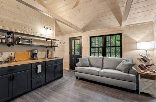 Monson Cabin | Brewery Farm Cabin: Dickinson