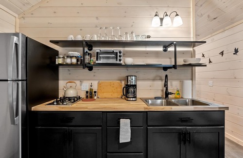 Monson Cabin | Brewery Farm Cabin: Dickinson