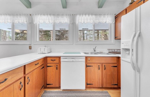 Grand Bend Cottage | Brewster Beach House: Steps From The Beach In Southcott!