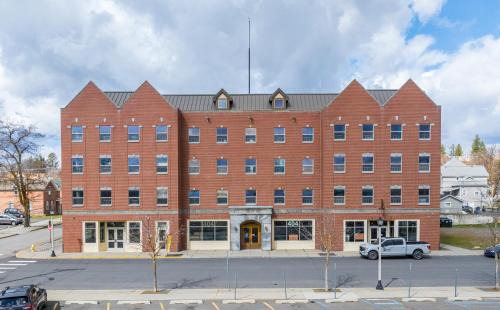 Cheney Apartment | Brewster Hall