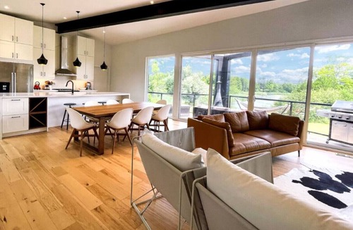 Glen Huron House | Brewster`s Lake Escape | Lakefront in Singhampton
