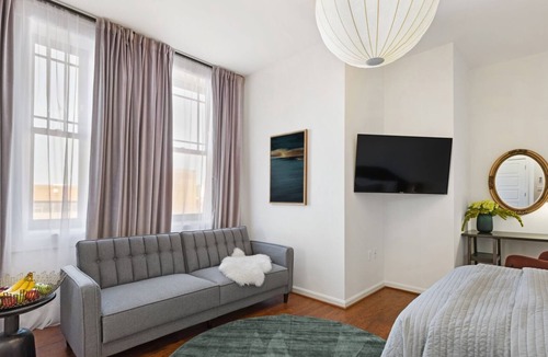 Downtown Baltimore House | Brexton Hotel | Stunning Studio