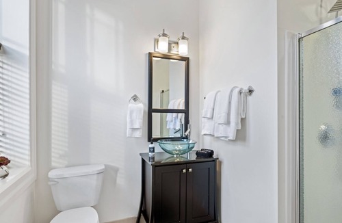 Mount Vernon Hotel | Brexton Hotel | Touchless Charming Studio