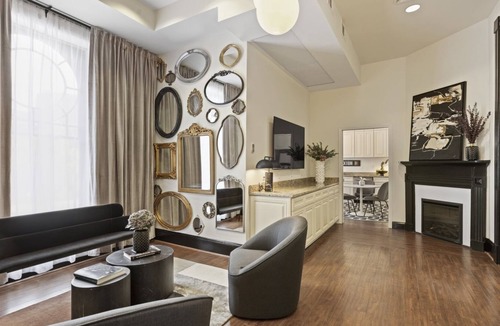 Mount Vernon Hotel | Brexton Hotel | Touchless Charming Studio