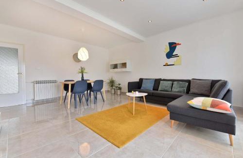 Valbandon Apartment | Brezac olive garden apartment