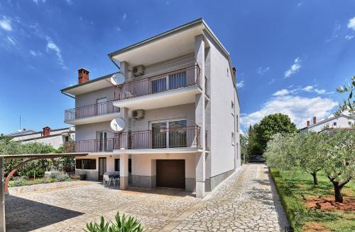Valbandon Apartment | Brezac olive garden apartment