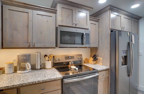 Brian Head Apartment | Brian Head Condo w/Balcony, Grill & Mountain View