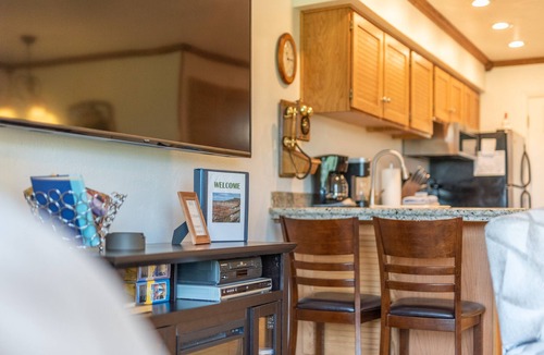 Brian Head Condo | Brian Head Ski Condo, 2 Bed, 2 Bath, Pool, Jacuzzi, Main Building, Elevator