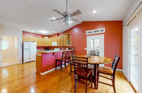 Westlake Corner House | Briarcliff