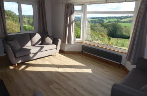 Newton Saint Cyres House | Briardene Cottage - Devon countryside - sleeps 6