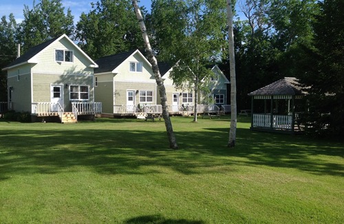 Alberton Hotel | Briarwood Coastal Cottages & Lodge