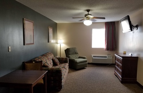 Fairfield Hotel | Briarwood Inn