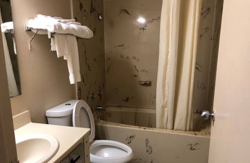 Pine Bluff Hotel | Briarwood Inn