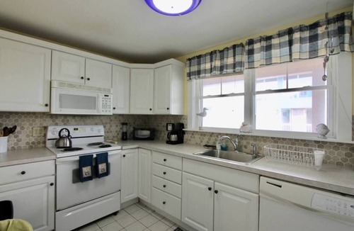 Newport House | Briarwood Multifamily