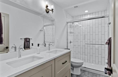 Downtown St. Louis Apartment | Brick & Bed Riverfront Lofts, G 207