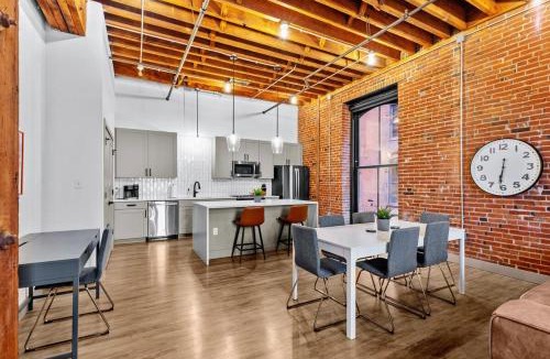 Downtown St. Louis Apartment | Brick & Bed Riverfront Lofts, G 207