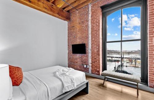 Downtown St. Louis Apartment | Brick & Bed Riverfront Lofts, G 207