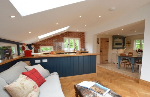 Kettlebaston Cottage | BRICK COTTAGE, KETTLEBASTON, pet friendly in Bildeston