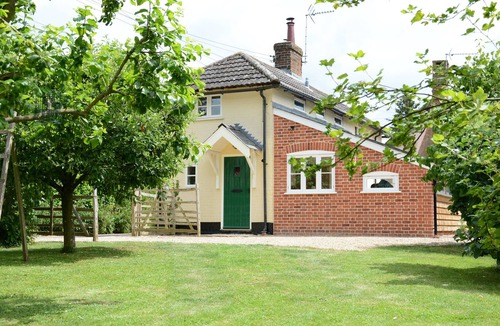 Kettlebaston Cottage | BRICK COTTAGE, KETTLEBASTON, pet friendly in Bildeston