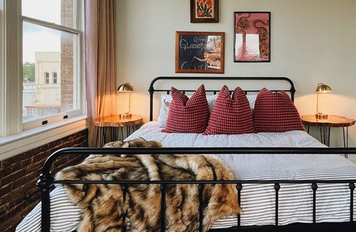 Palestine Apartment | Brick & Leather a The Lofts