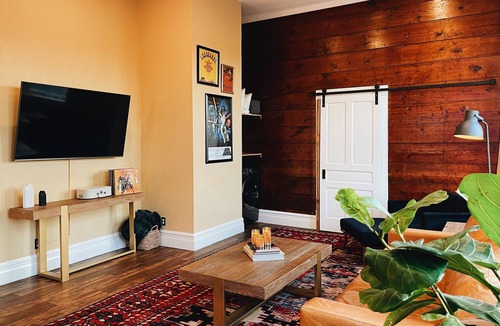 Palestine Apartment | Brick & Leather a The Lofts
