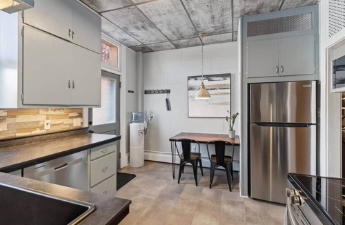 Oberlin Apartment | Brick Loft | Historic Downtown Walk-Up + Parking