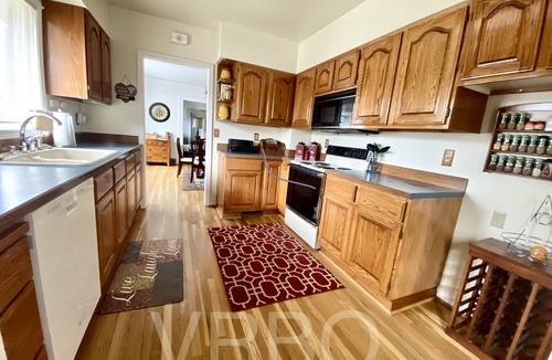 University District House | Brick University home just 2 blocks from the University!