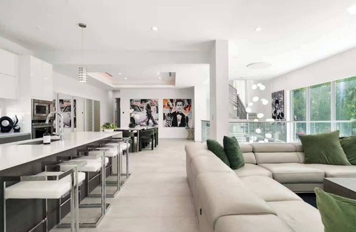 The Roads House | Brickell Lux Villa, Rooftop Pool, City Lights, BBQ