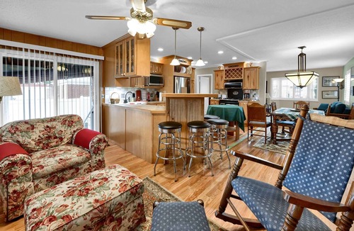 Canyon Rim House | Brickyard Bungalow: prime location near dining, shopping, and skiing in a peaceful neighborhood!