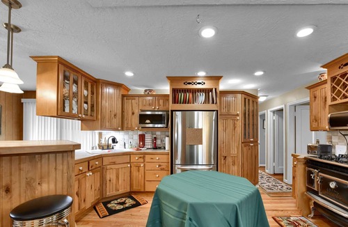 Canyon Rim House | Brickyard Bungalow: prime location near dining, shopping, and skiing in a peaceful neighborhood!