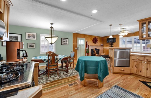 Canyon Rim House | Brickyard Bungalow: prime location near dining, shopping, and skiing in a peaceful neighborhood!
