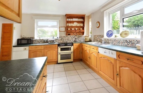 Puncknowle Cottage | BRIDE VALLEY VIEW, pet friendly, with open fire in Puncknowle