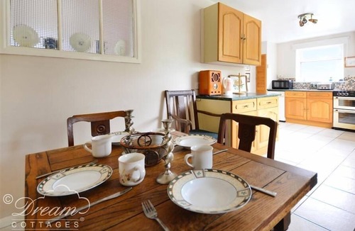 Puncknowle Cottage | BRIDE VALLEY VIEW, pet friendly, with open fire in Puncknowle