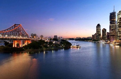 Brisbane Central Business District Apartment | Bridge and River Views