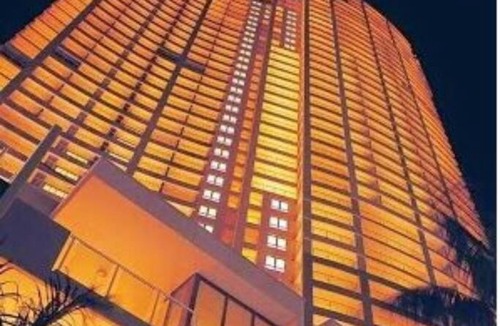 Brisbane Central Business District Apartment | Bridge and River Views