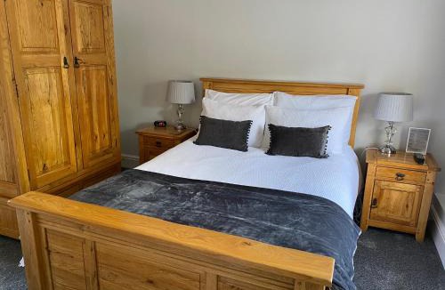 Oulton House | Bridge Farm Hotel