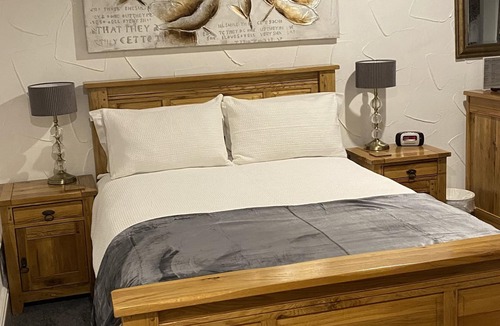 Oulton House | Bridge Farm Hotel