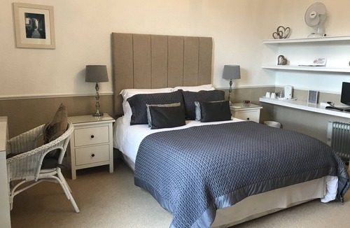 Oulton House | Bridge Farm Hotel