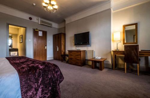 London Borough of Ealing Hotel | Bridge Hotel