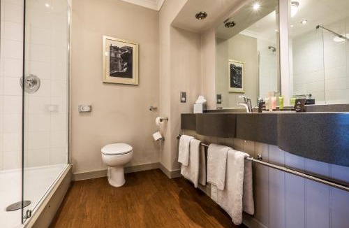 London Borough of Ealing Hotel | Bridge Hotel