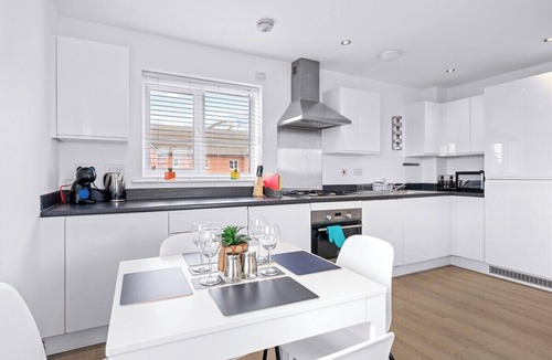 Newport Apartment | Bridge House by Tŷ SA