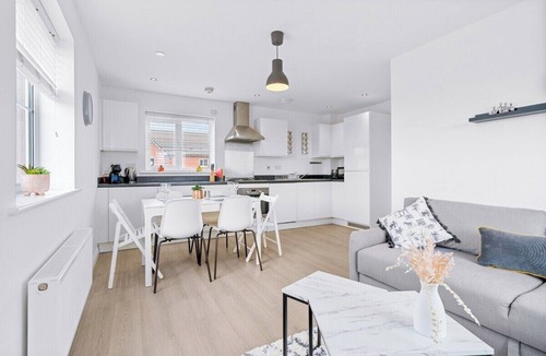 Newport Apartment | Bridge House by Tŷ SA