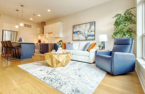 Dublin Condo | Bridge Park ~ Dublin 1BR/1BA Wonderfully Decorated