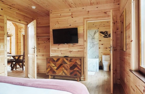 Long Lake Cabin | Bridge View - a waterfront Chalet