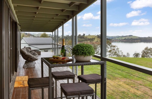 Bonnie Doon House | Bridge Water Views - Waterfront
